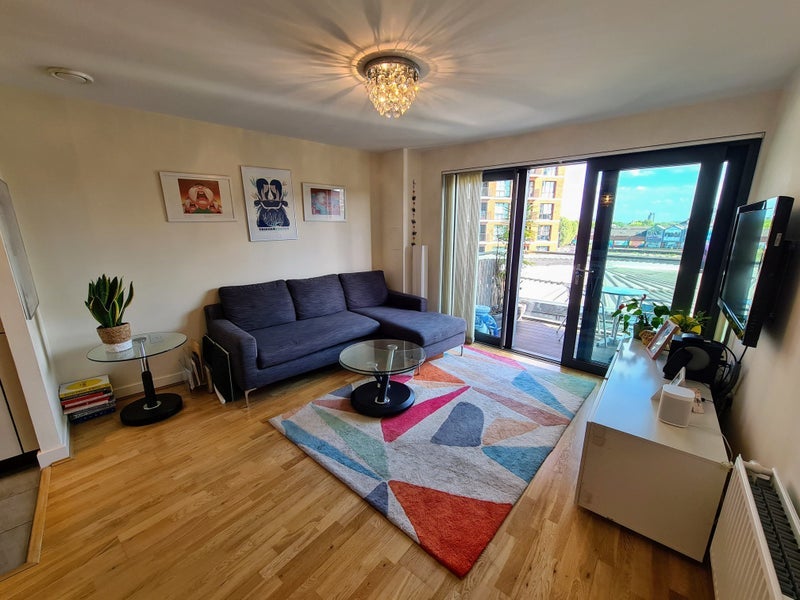 Room Surrey Quays Road in Greater London