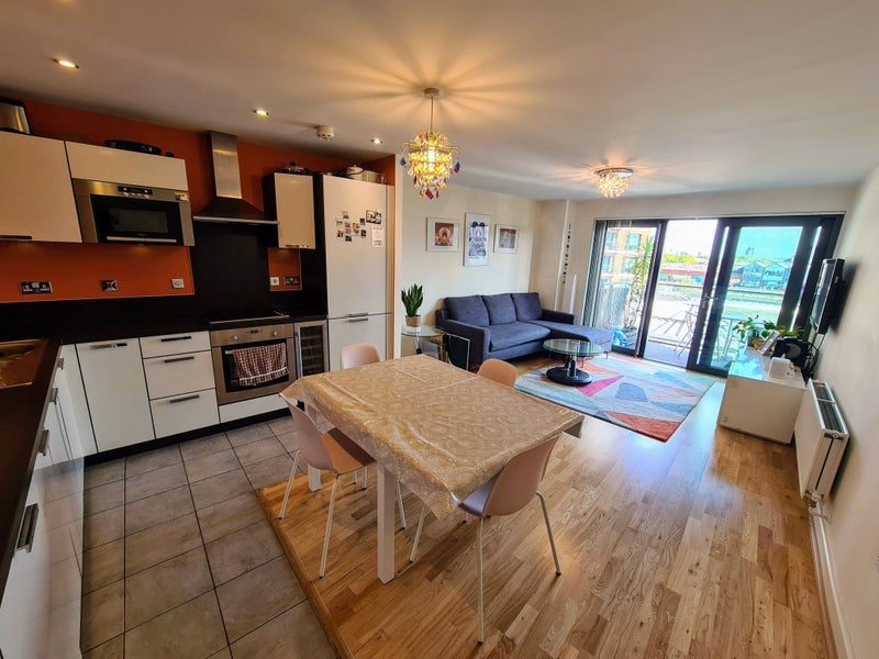 Room Surrey Quays Road in Greater London