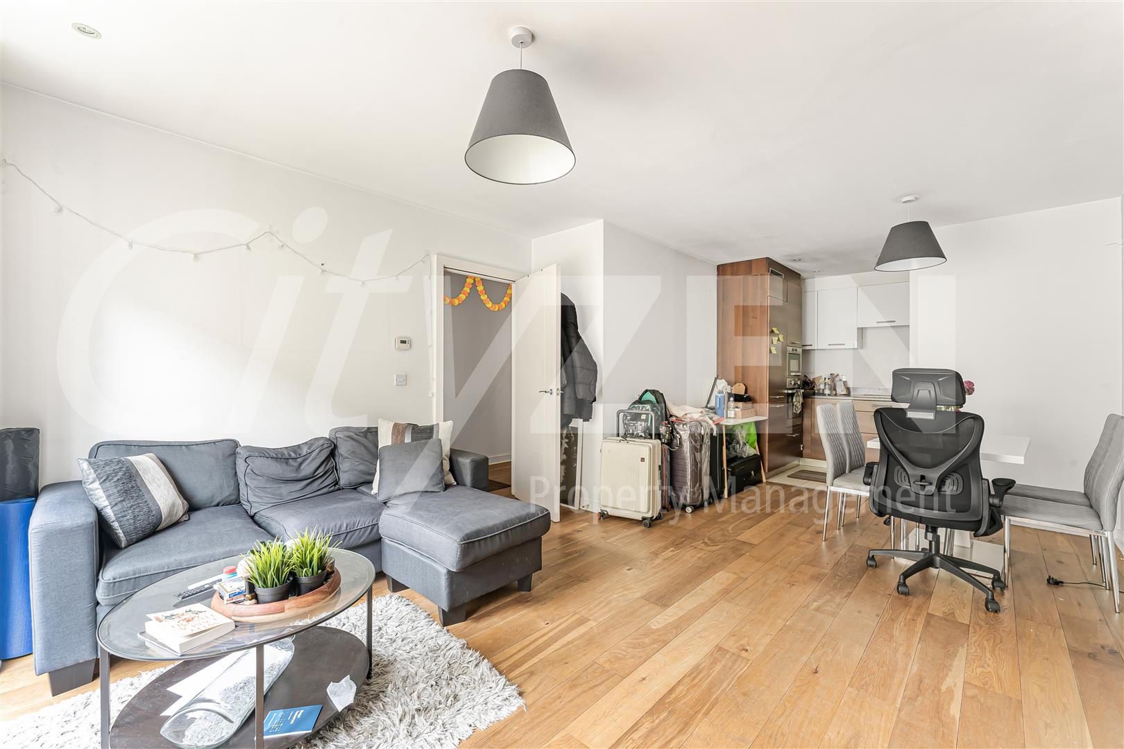 Flat Westferry Road in Greater London