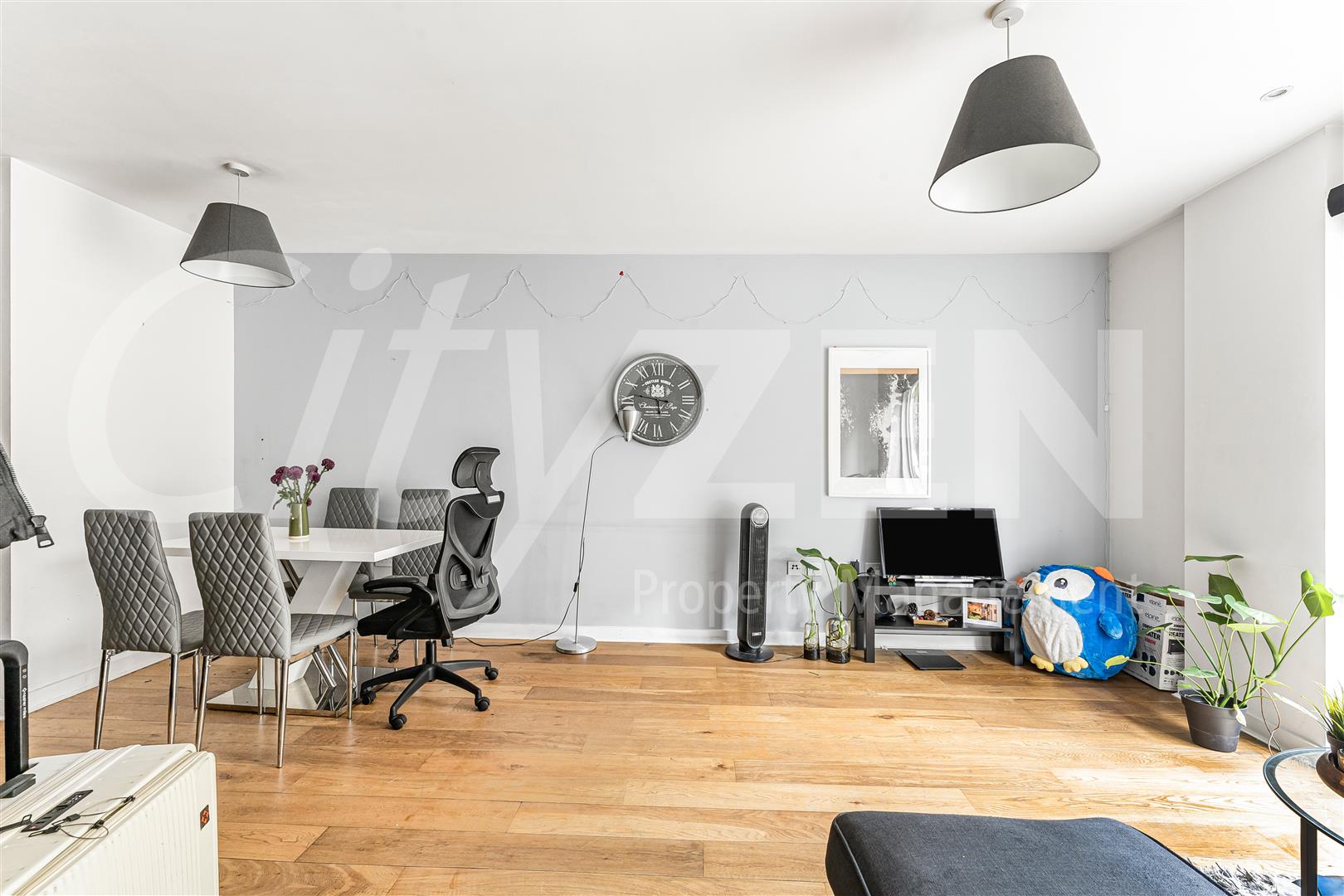 Flat Westferry Road in Greater London