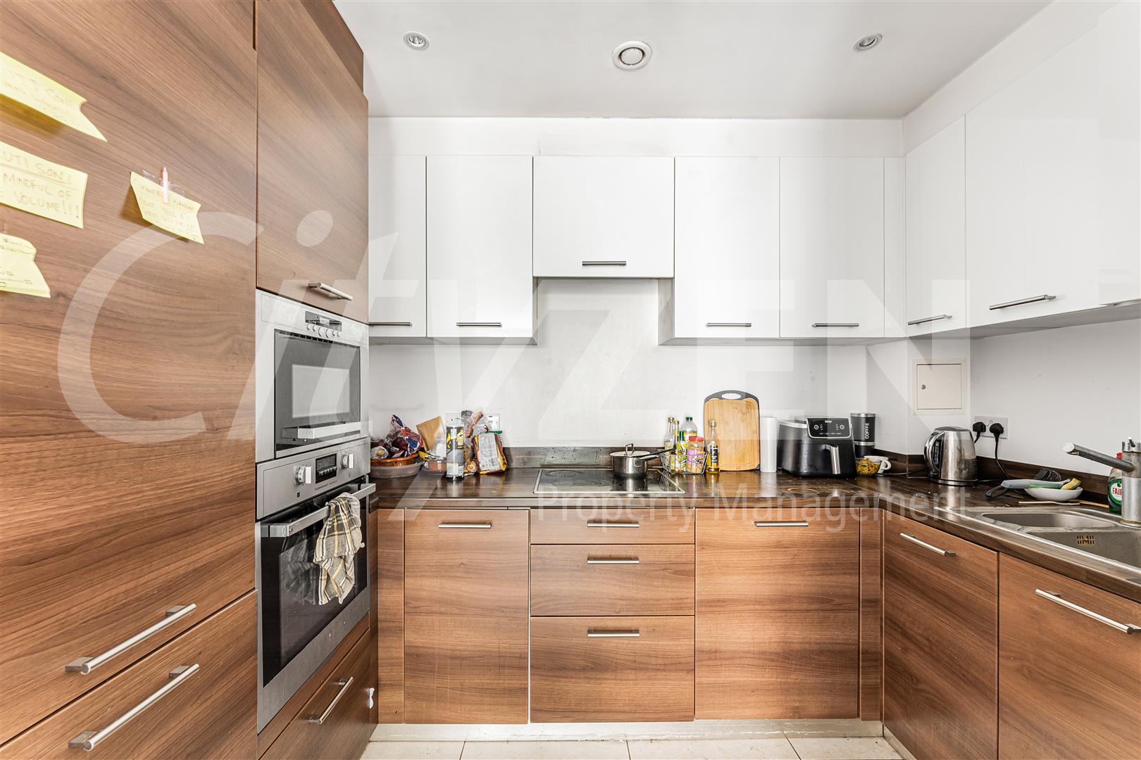 Flat Westferry Road in Greater London