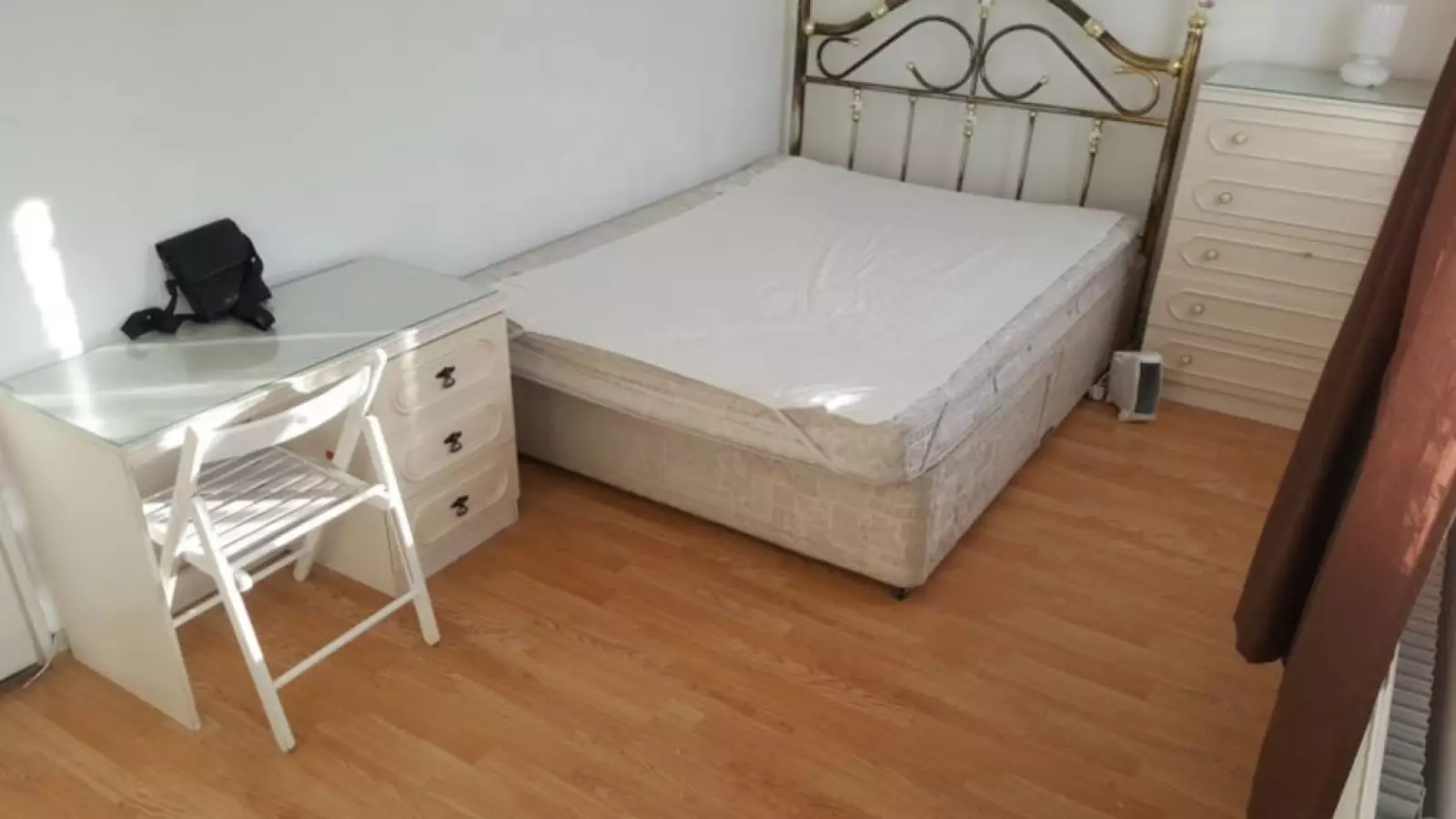 Flat Cornwood Drive in Greater London