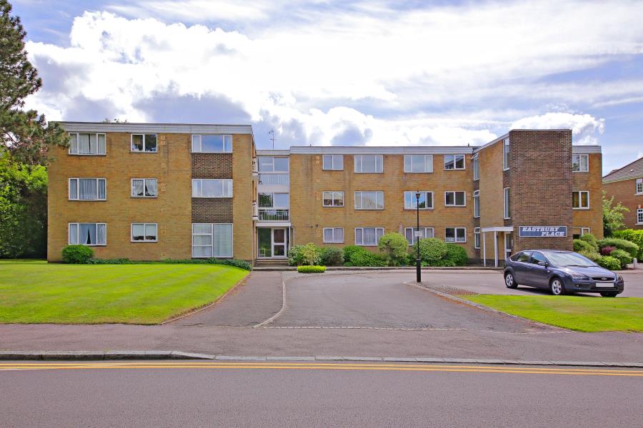 Flat Bishops Avenue in Three Rivers