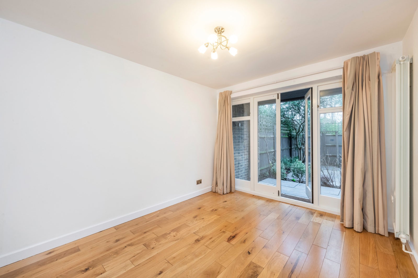 Flat Castelnau in Greater London
