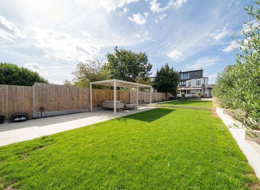 House Warren Road in Greater London