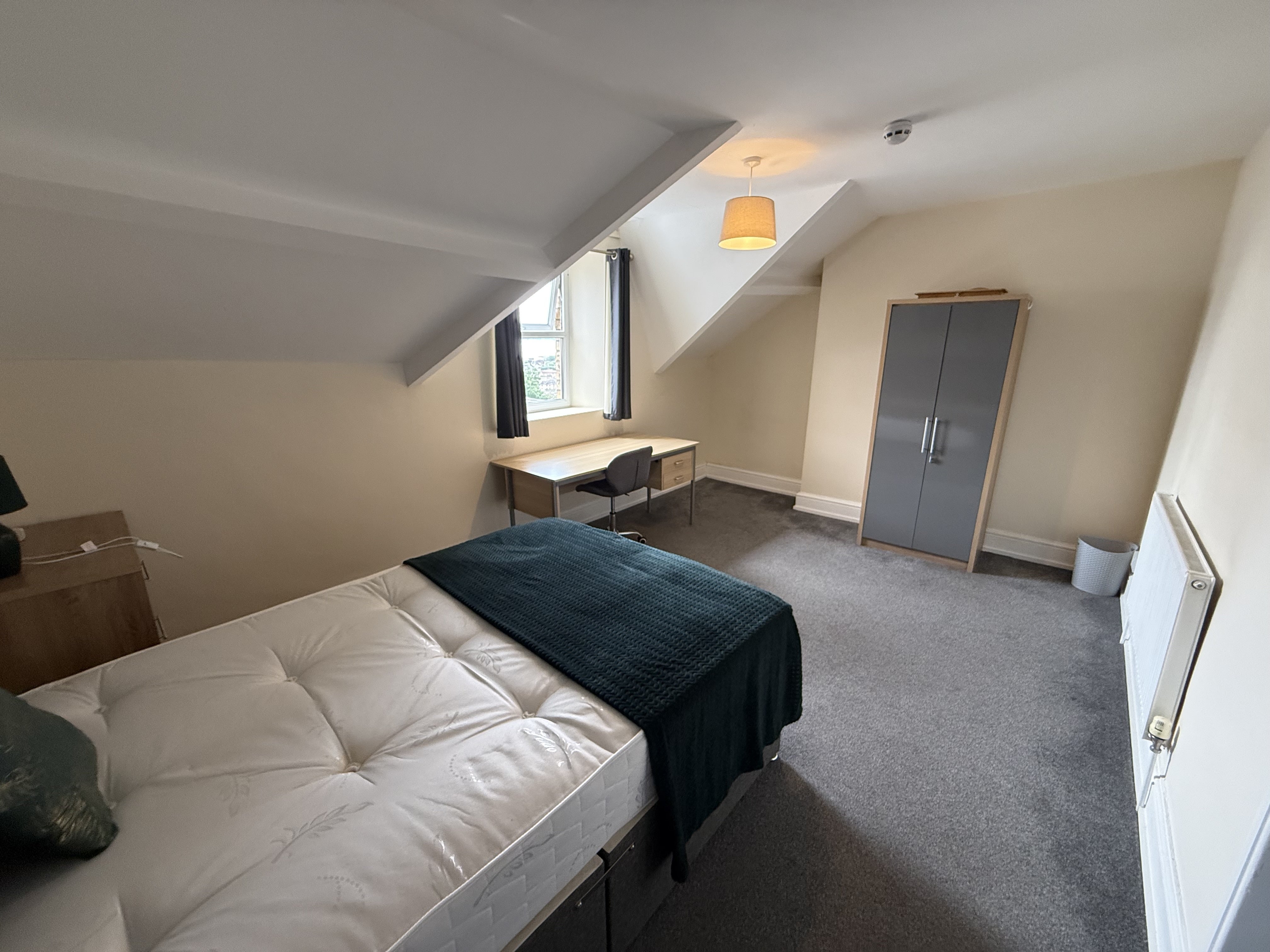 Room Cromwell Street in Swansea