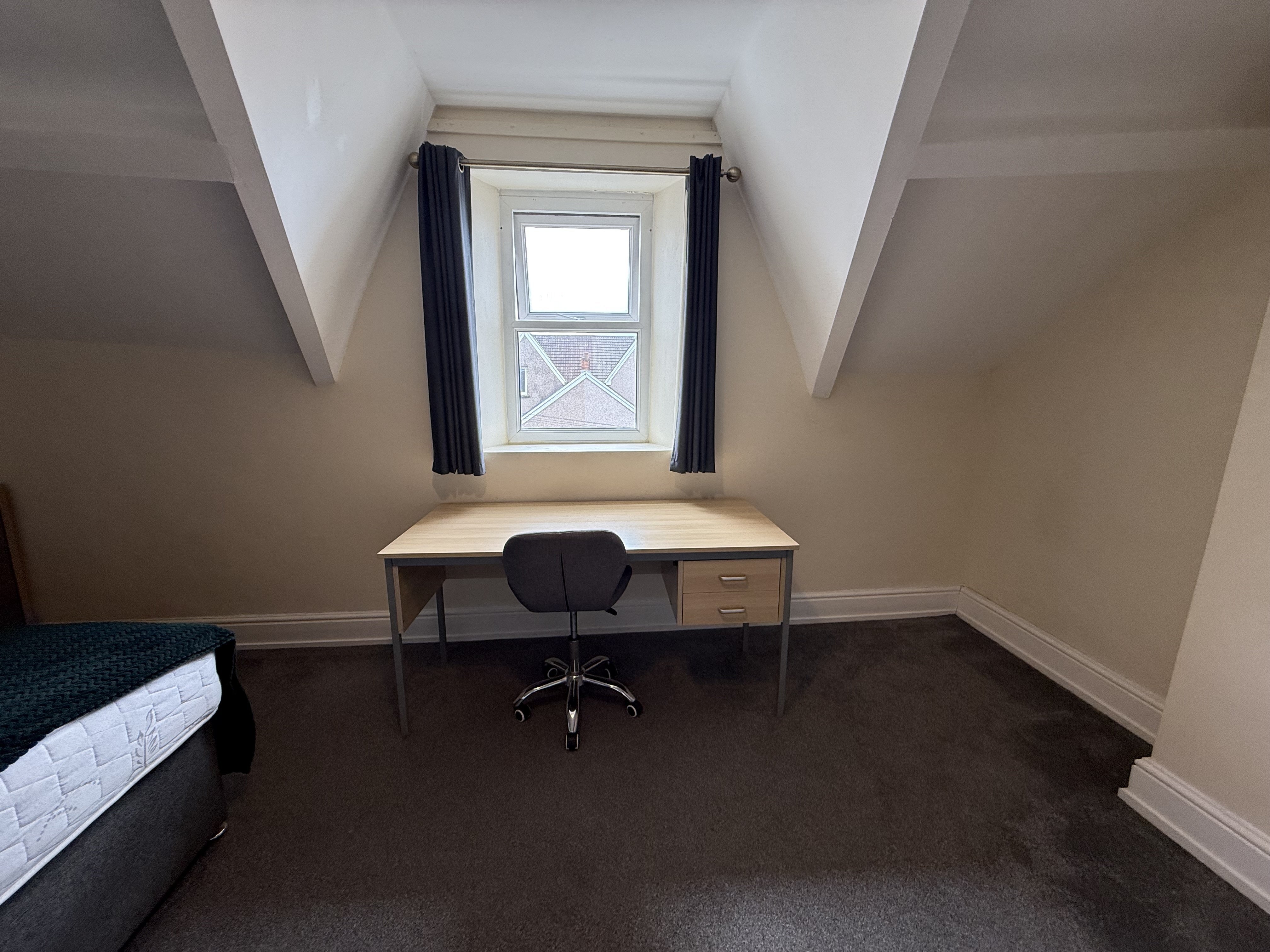 Room Cromwell Street in Swansea