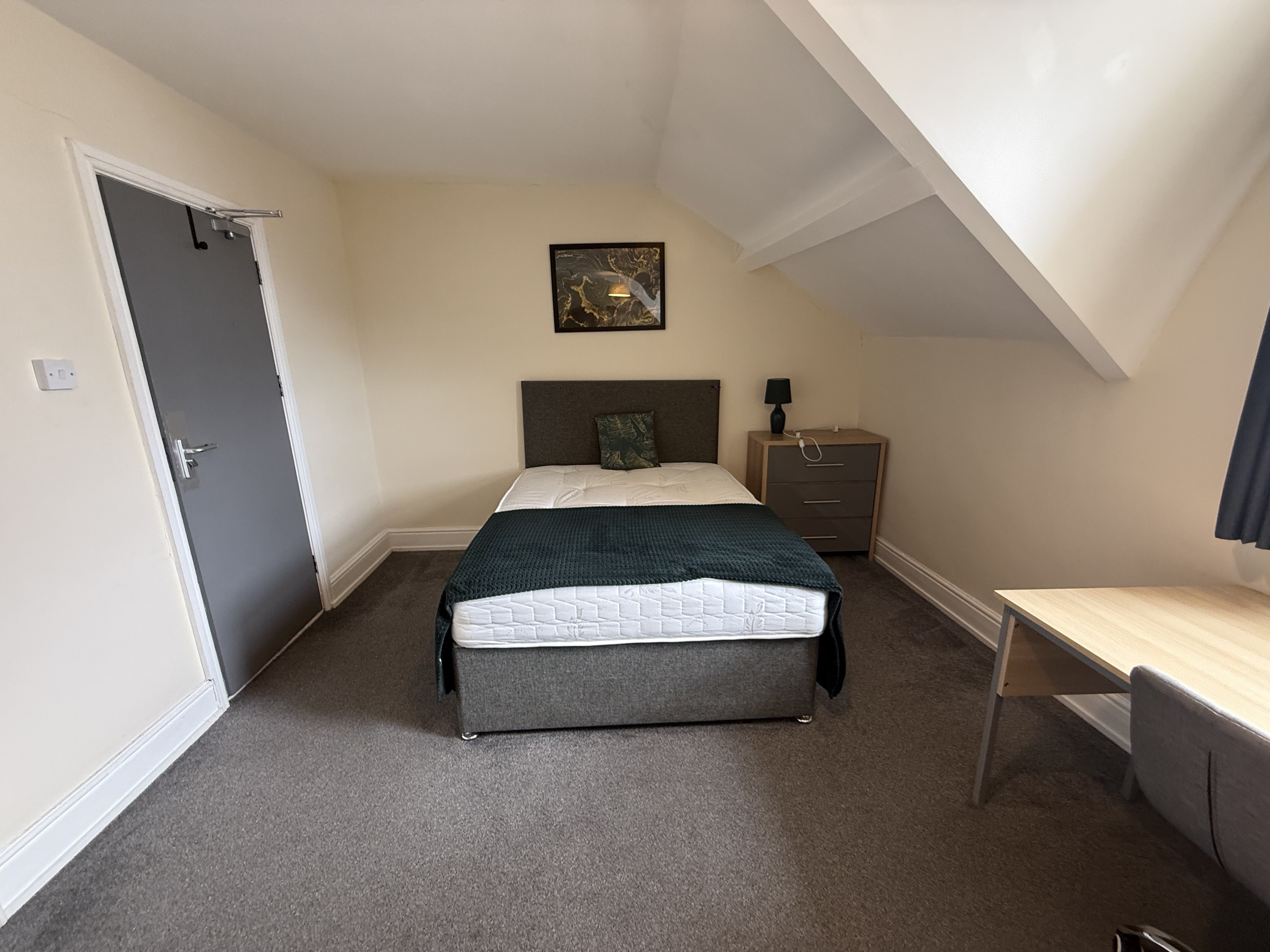 Room Cromwell Street in Swansea