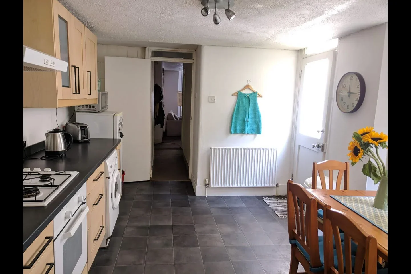 Flat Somers Road in Greater London