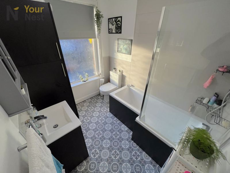 Room Trelawn Place in Leeds