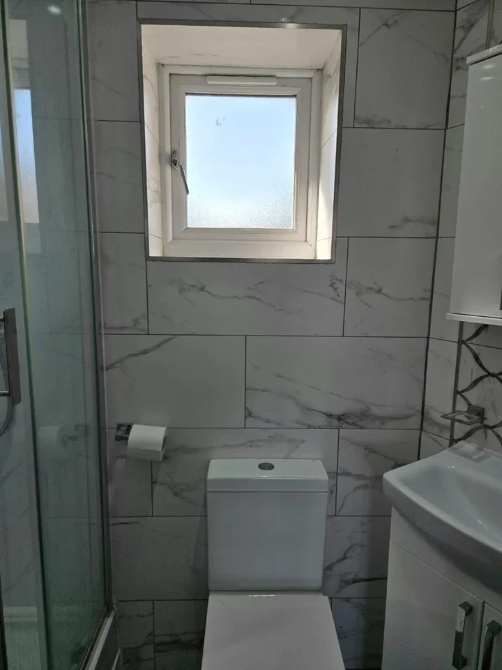 Room Arnold Road in Greater London