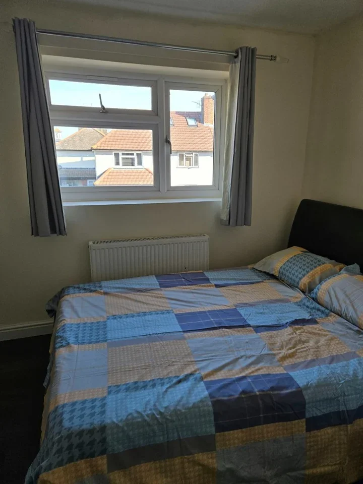 Room Arnold Road in Greater London