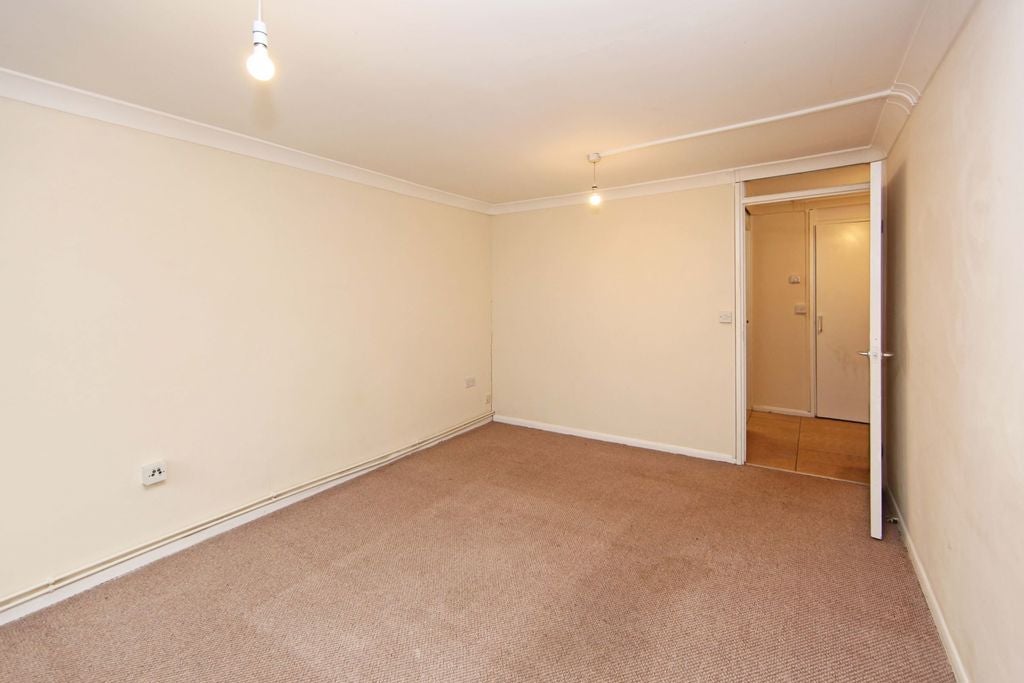 Flat Randlay Avenue in Telford