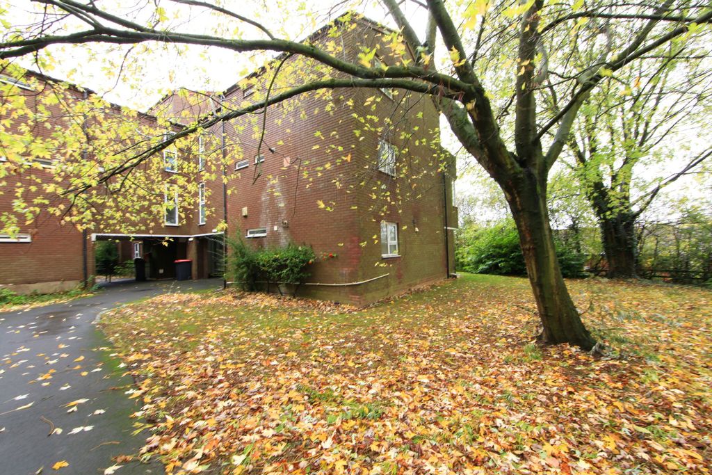 Flat Randlay Avenue in Telford