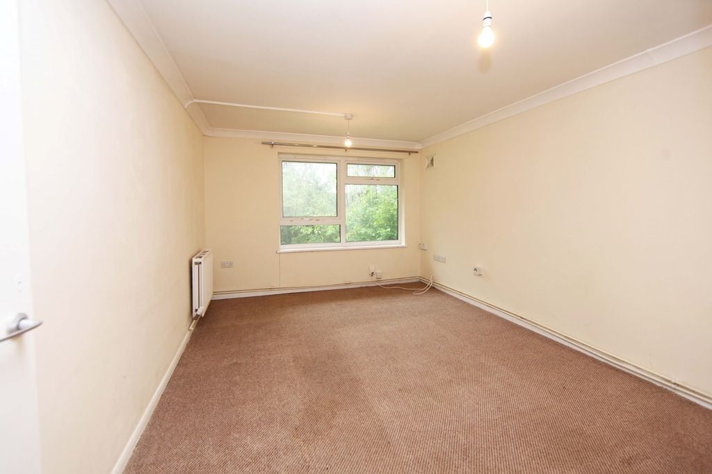 Flat Randlay Avenue in Telford