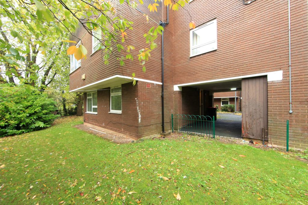 Flat Randlay Avenue in Telford
