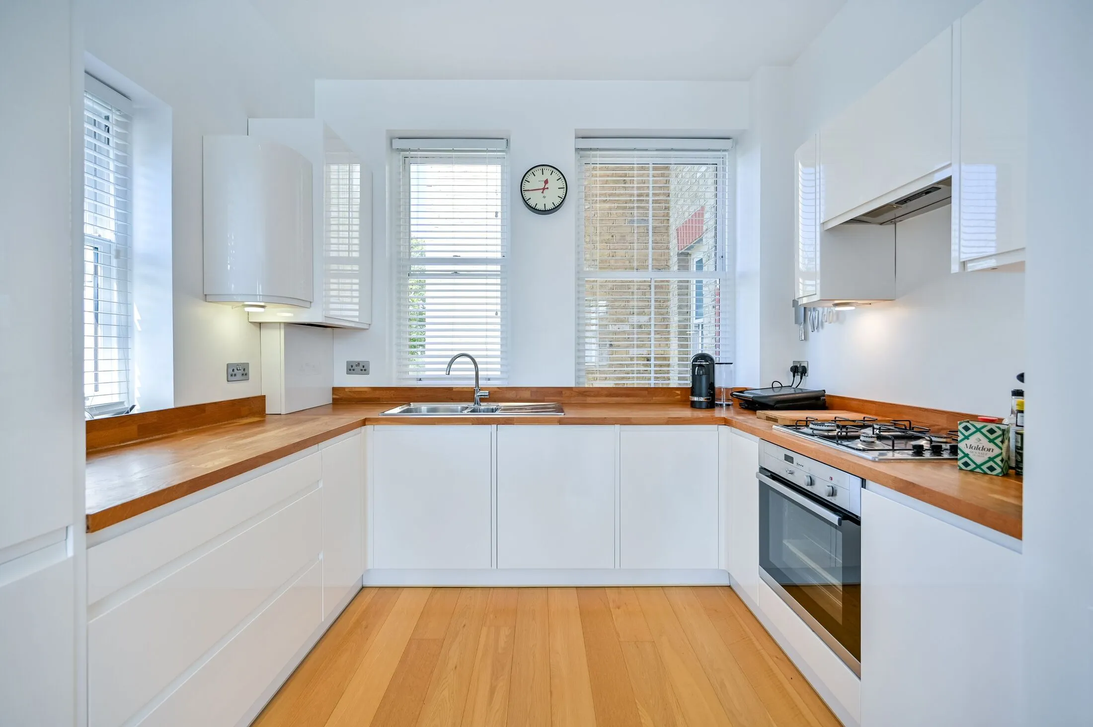 Flat Kingston Road in Greater London