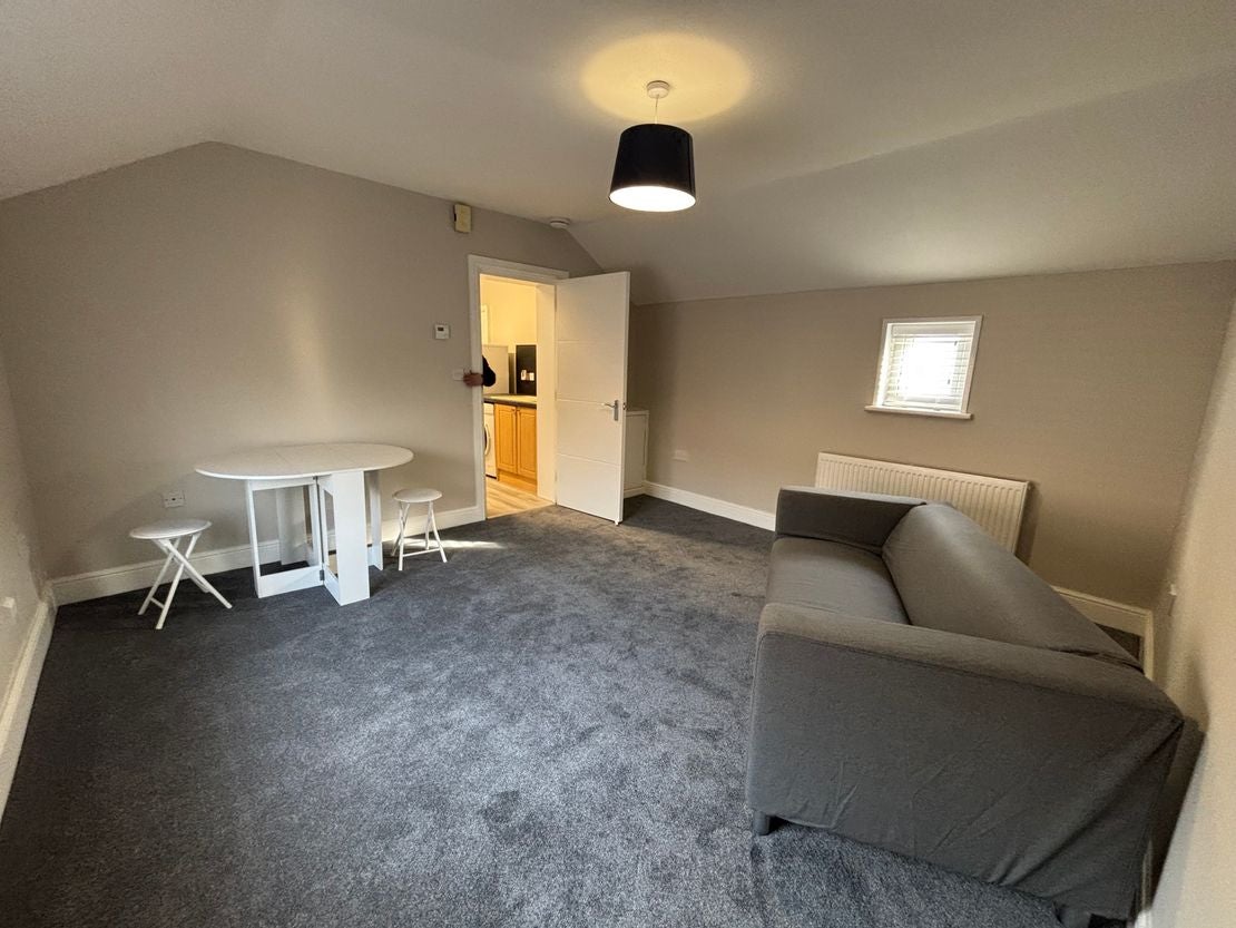 Flat Millbrook Road East in Southampton