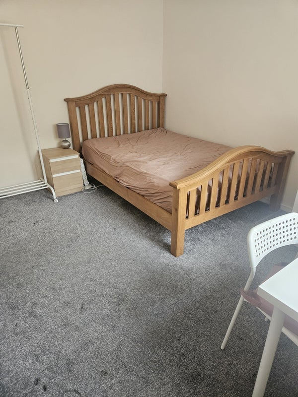 Room Lapwing Gardens in Bristol