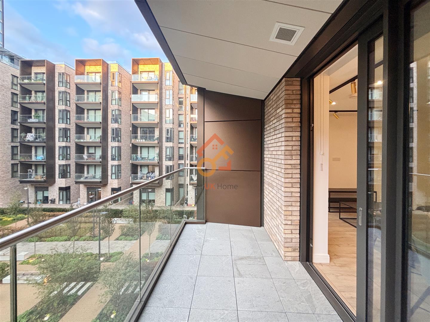 Flat Dingley Road in Greater London
