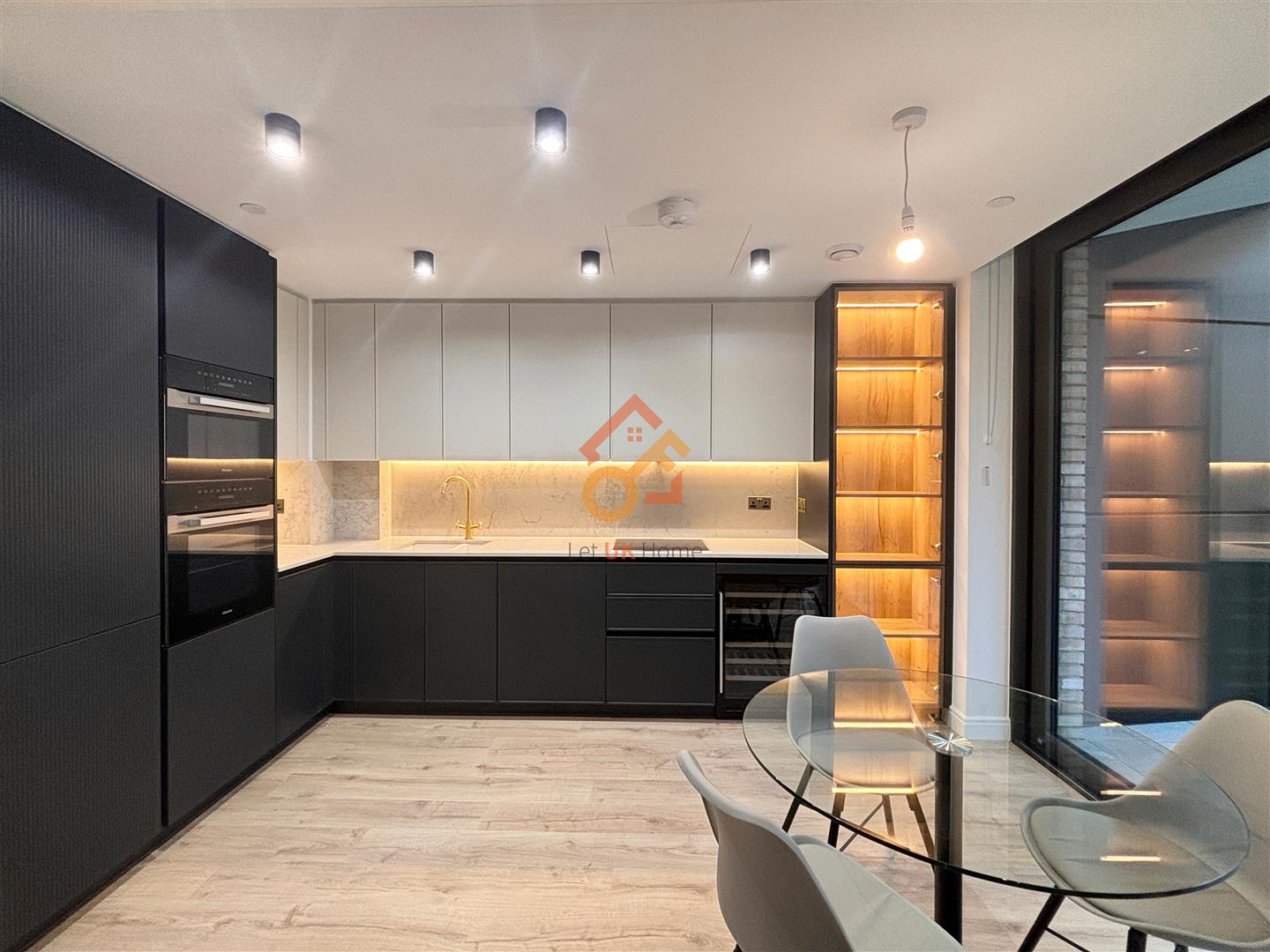 Flat Dingley Road in Greater London