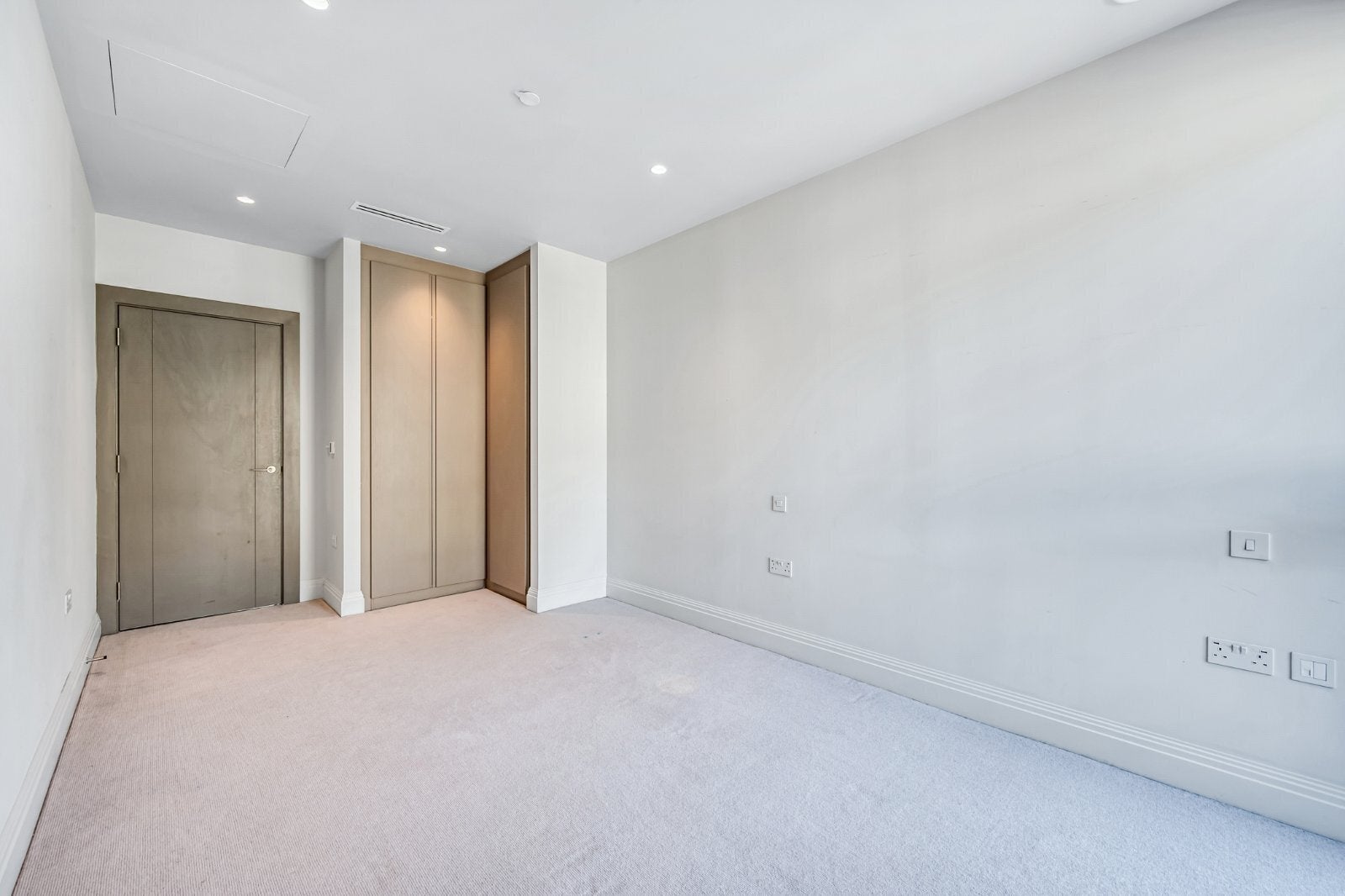 Flat Cromwell Avenue in Greater London