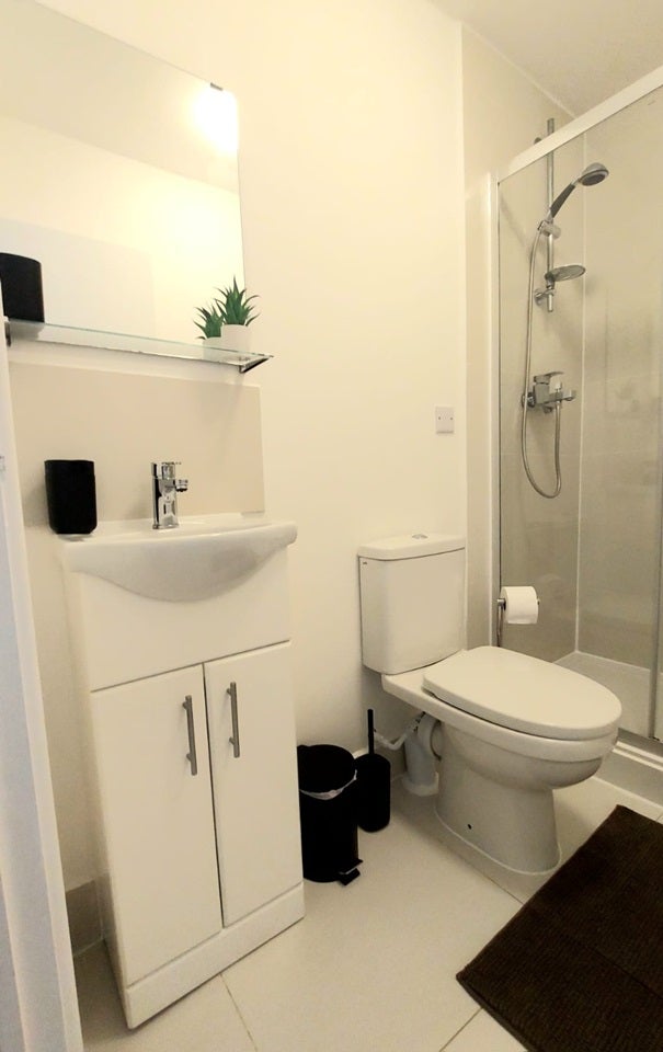 Room Watford Way in Greater London