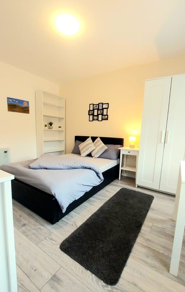 Room Watford Way in Greater London