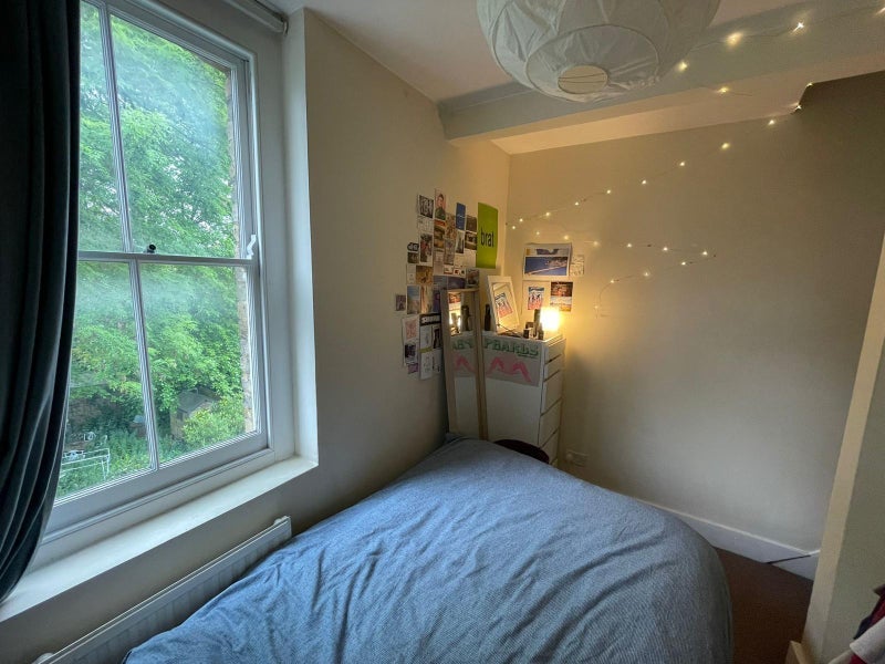 Room Oakfield Road in Greater London