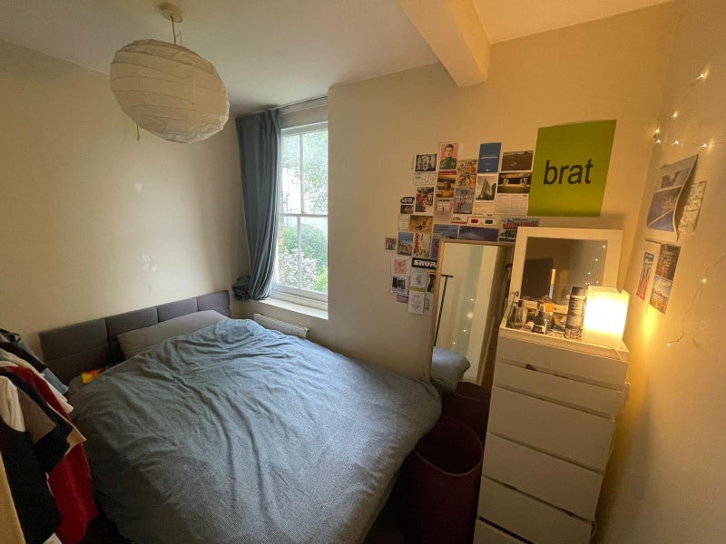 Room Oakfield Road in Greater London