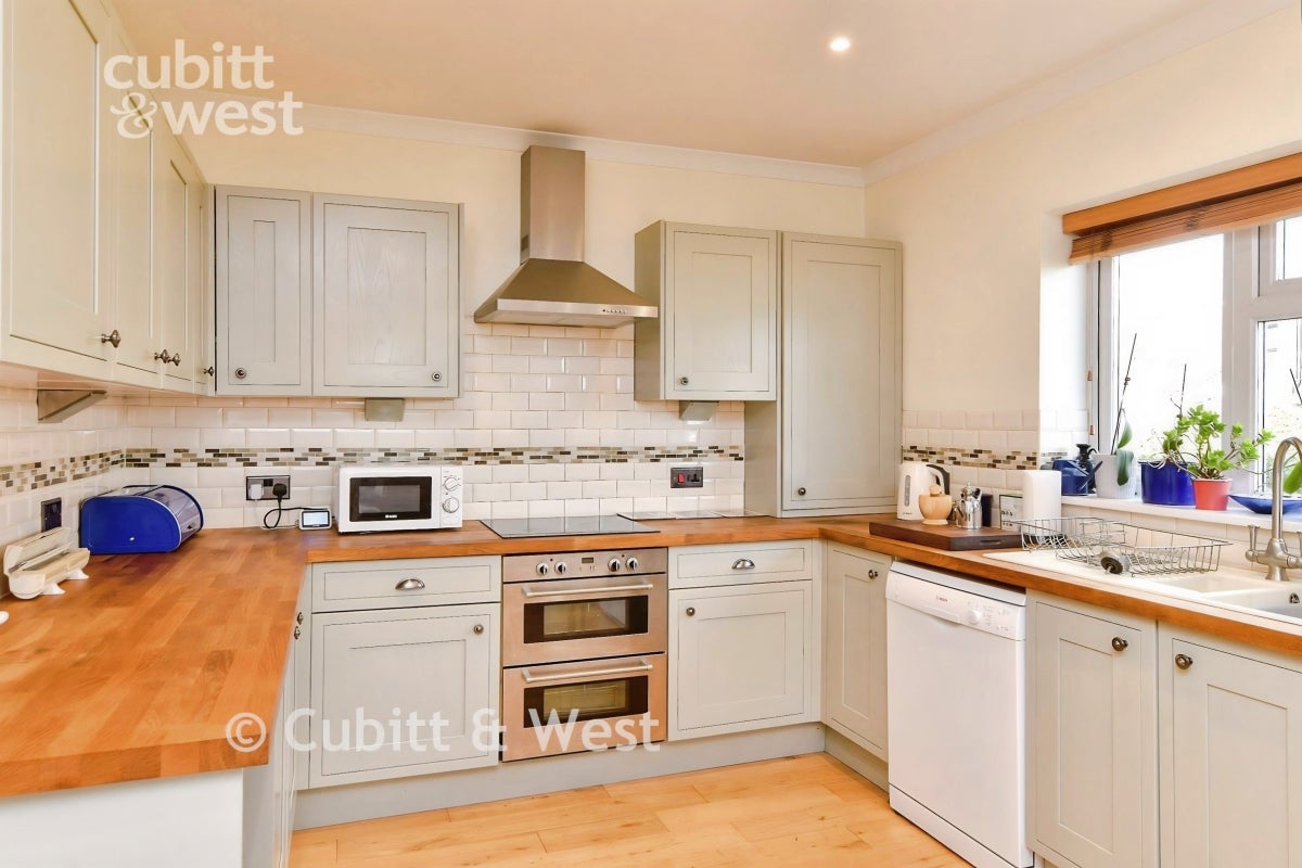 House Hind Close in Folkestone and Hythe District