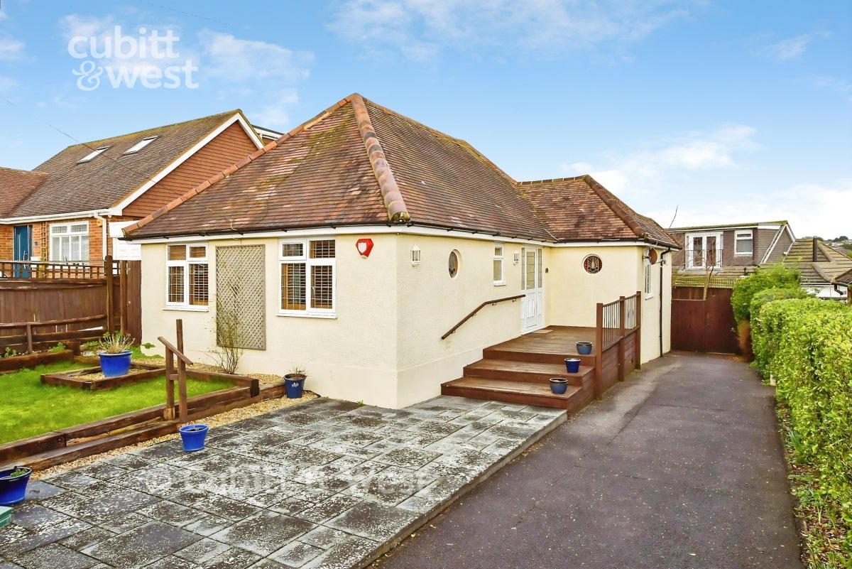 House Hind Close in Folkestone and Hythe District