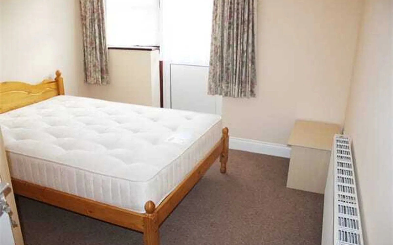 Flat Girton Avenue in Greater London