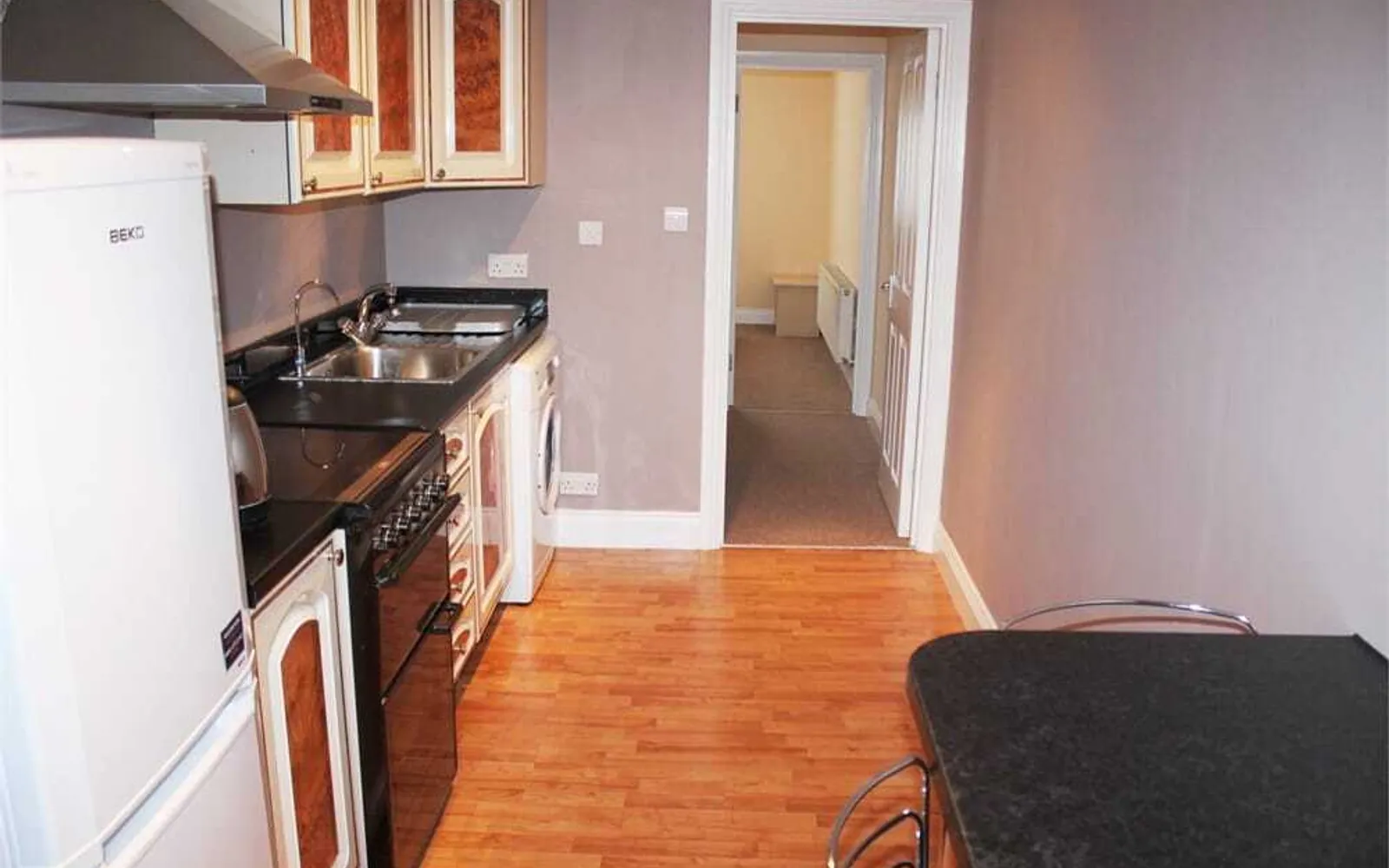 Flat Girton Avenue in Greater London