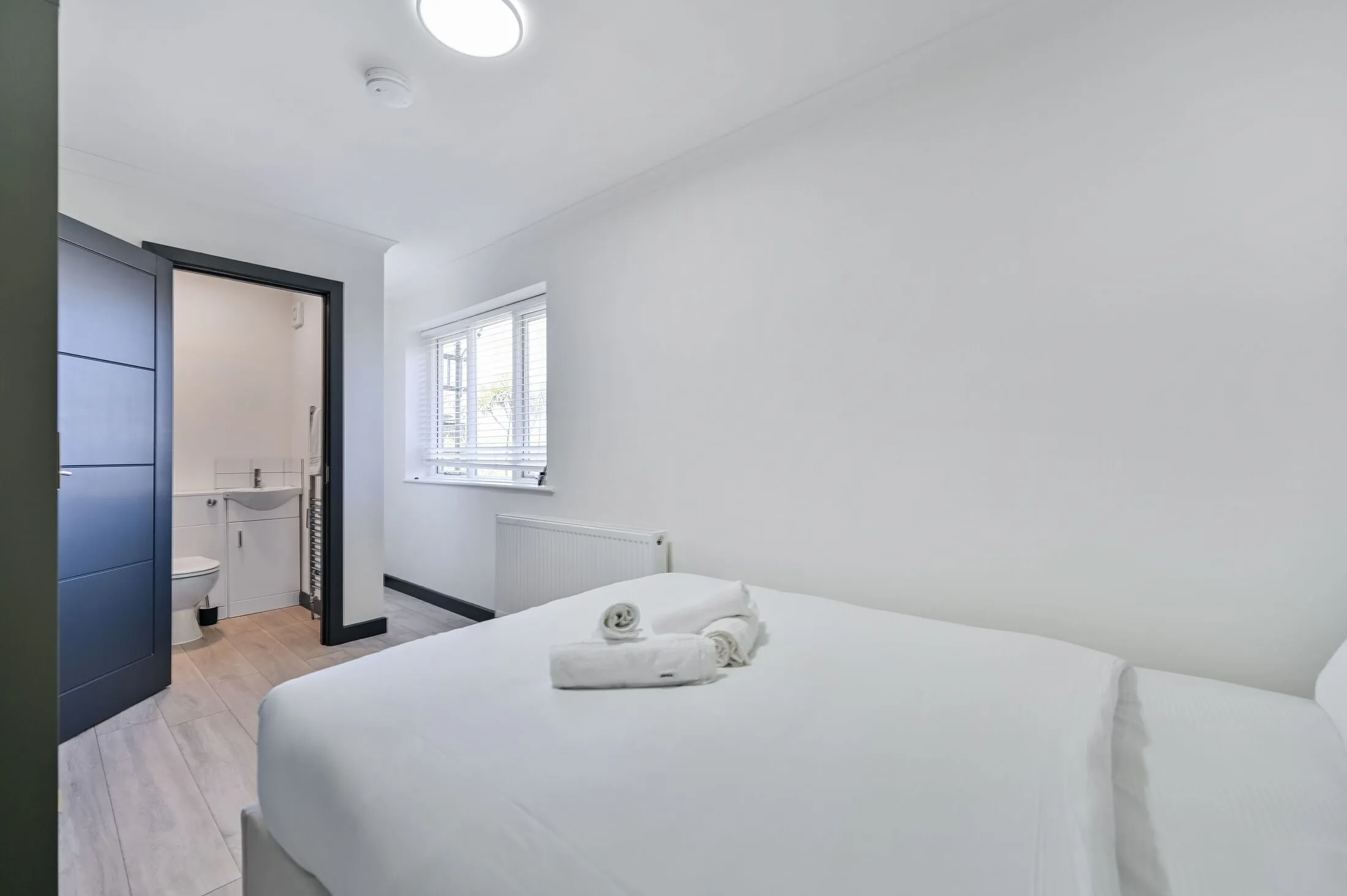Flat Hampton Road in Greater London