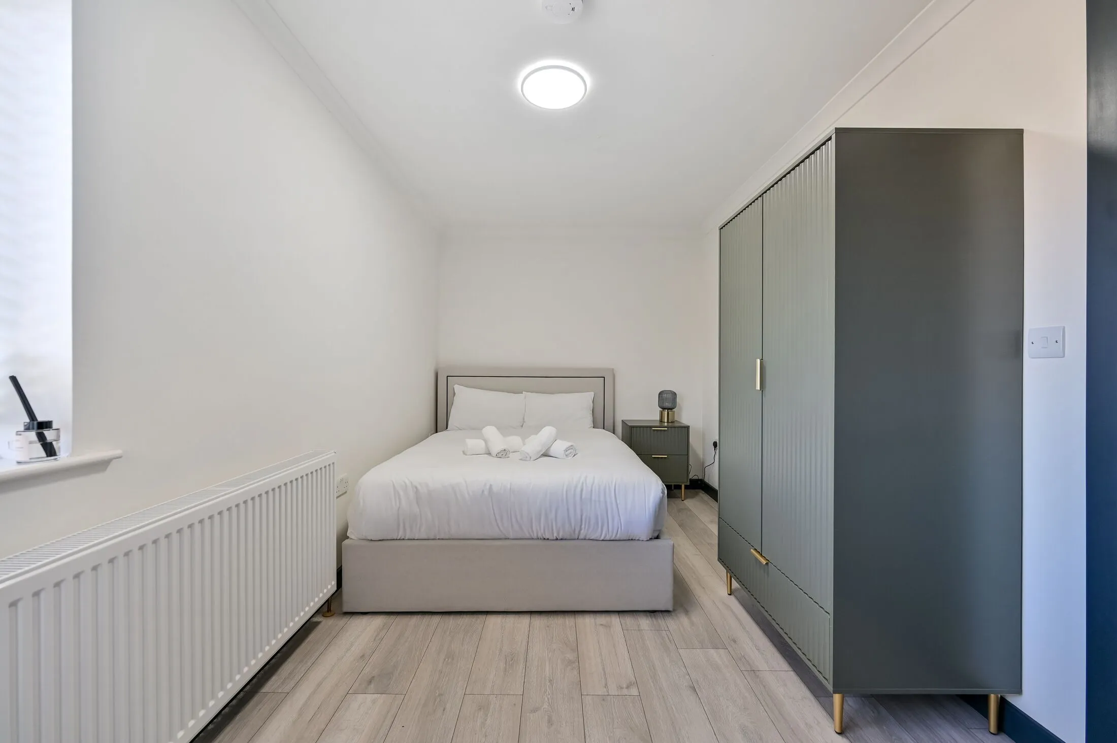 Flat Hampton Road in Greater London