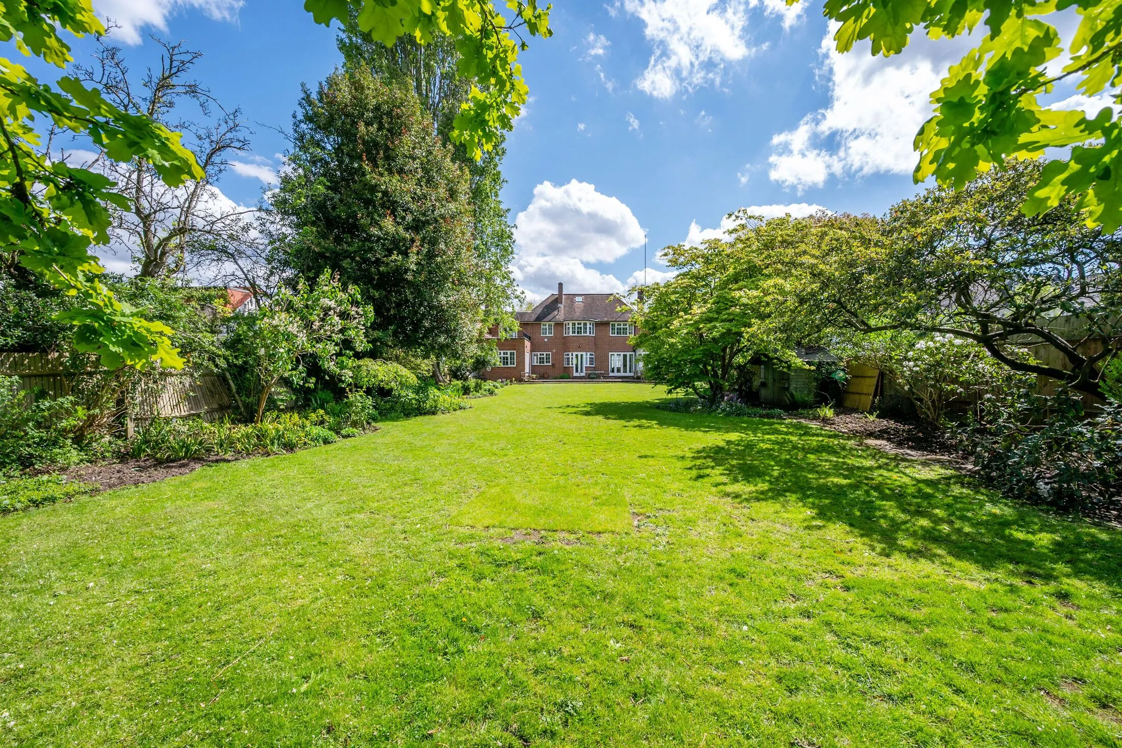 House Roedean Crescent in Greater London
