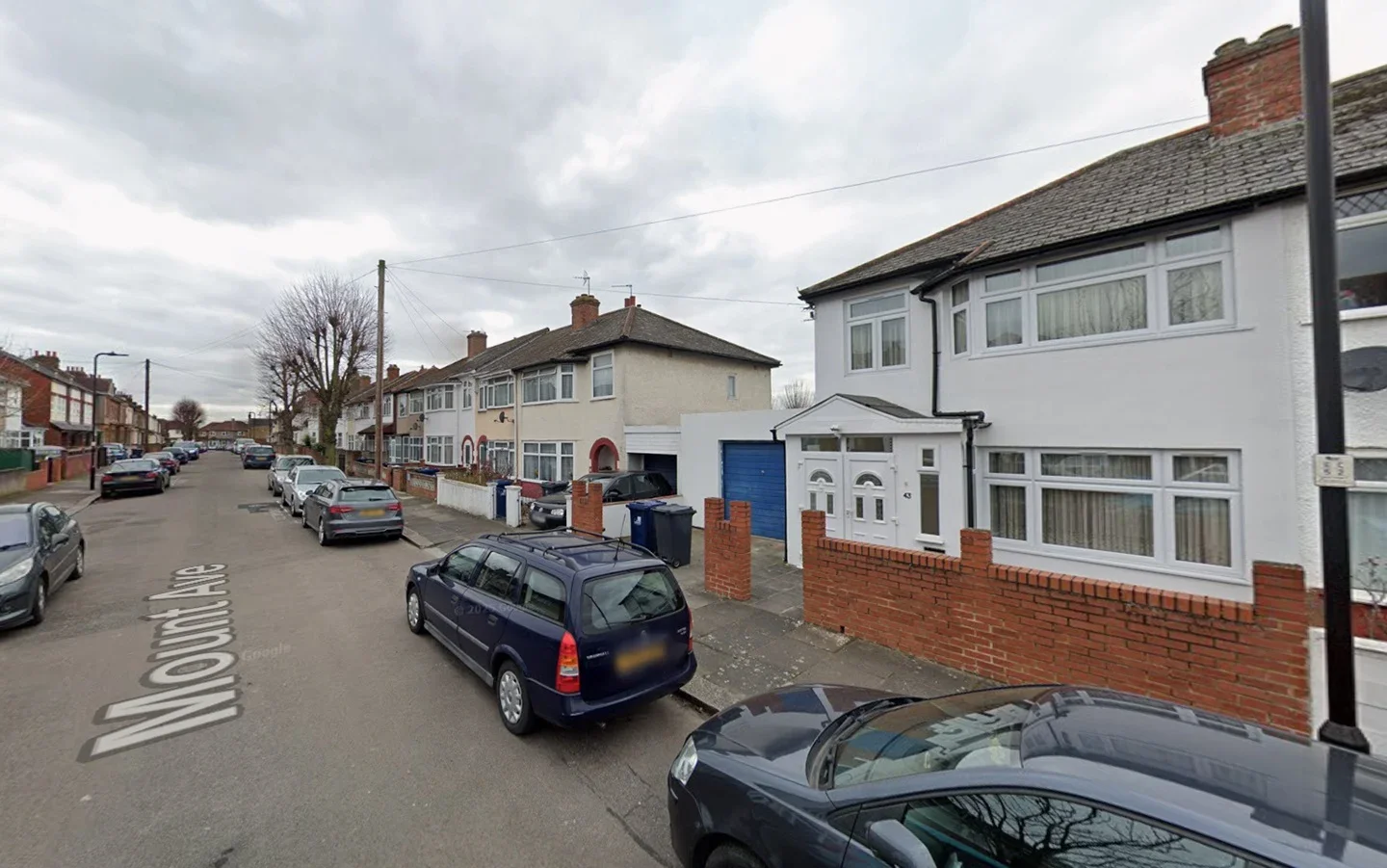 Flat Mount Avenue in Greater London