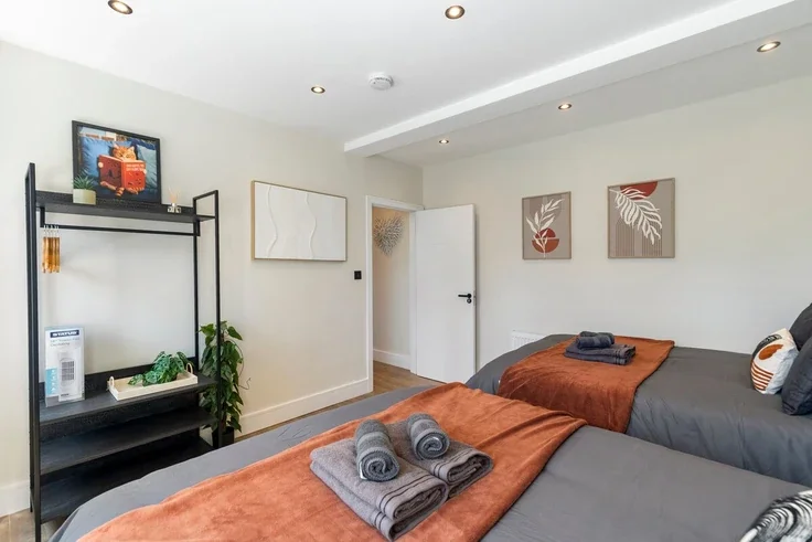 Flat Kew Road in Greater London