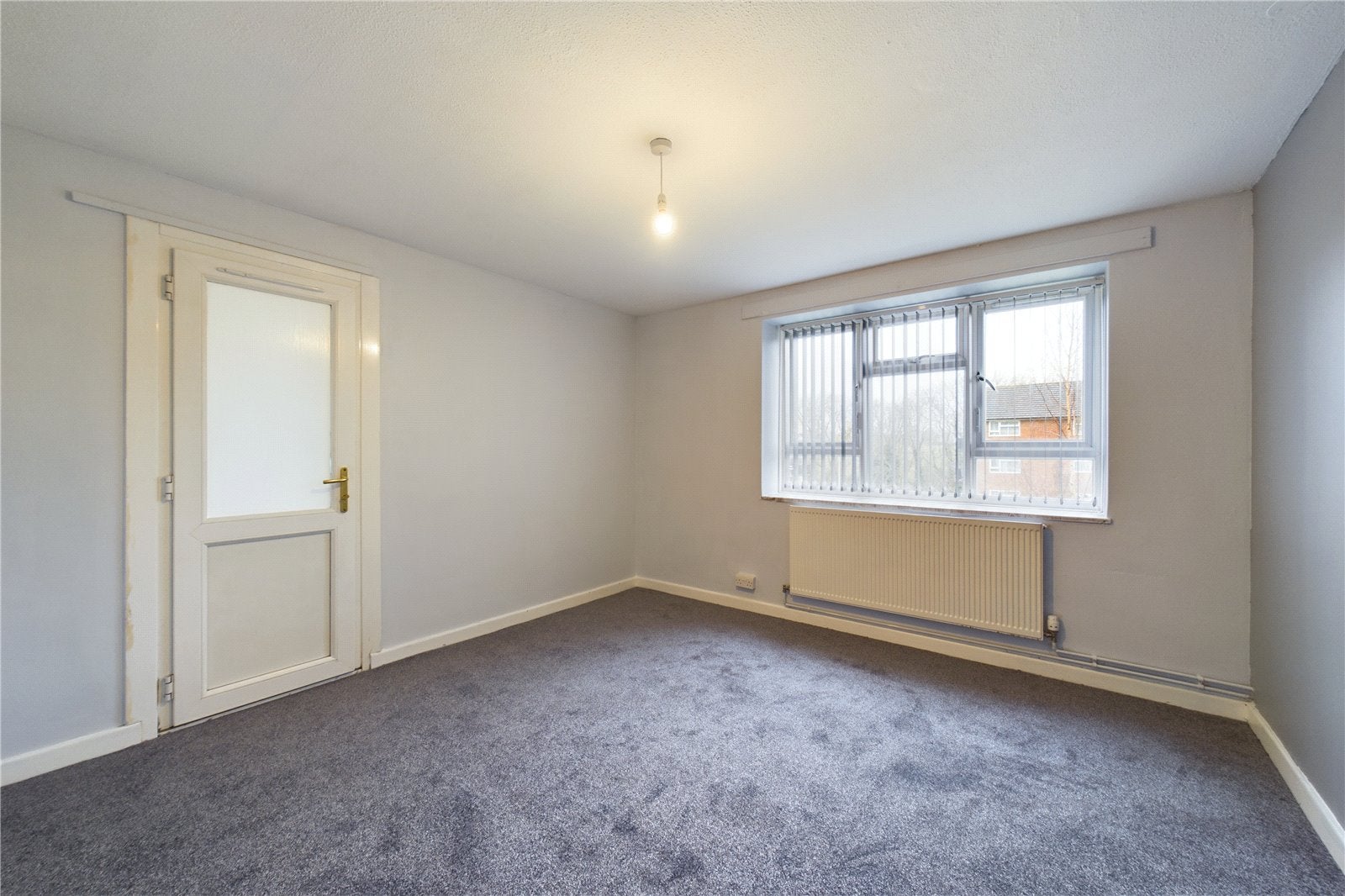 Flat Hunters Hill in Burghfield Common