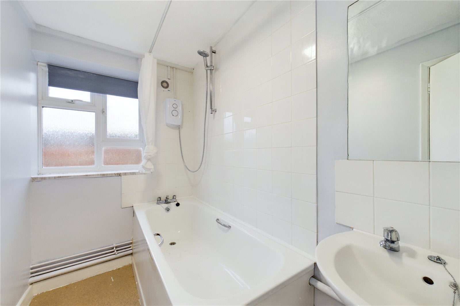 Flat Hunters Hill in Burghfield Common