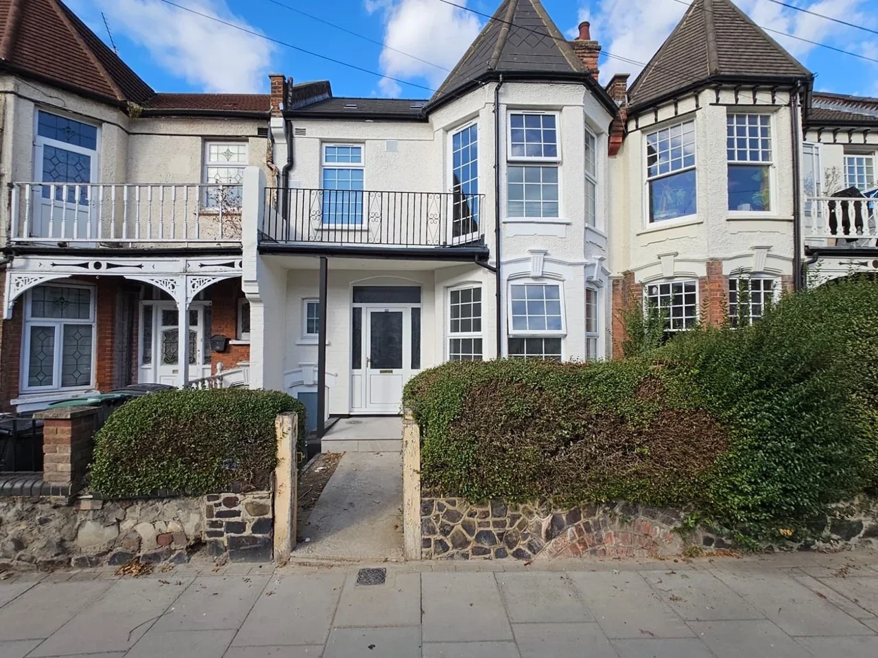 House Woodside Road in Greater London