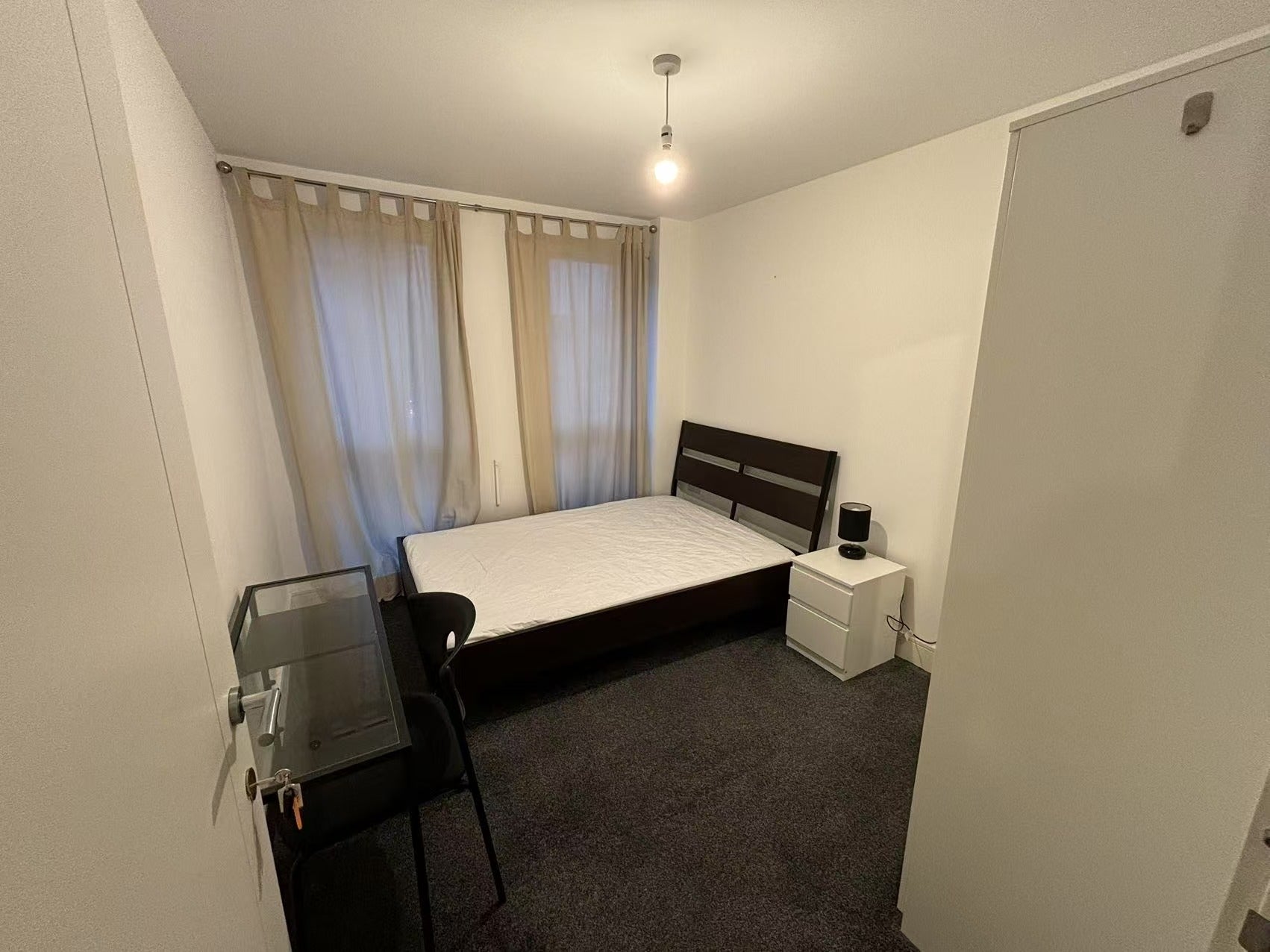 Flat Hannaford Walk in Greater London