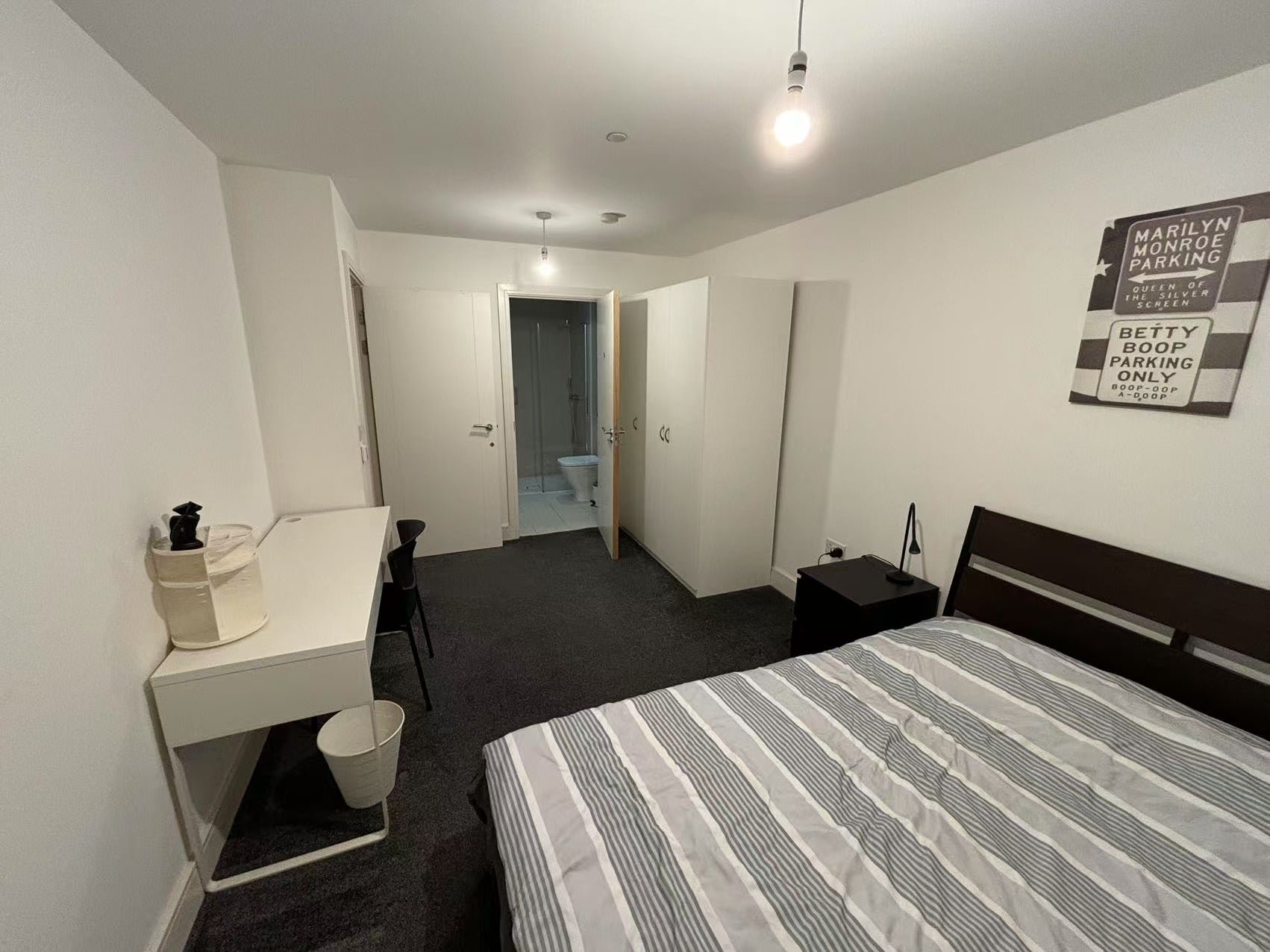 Flat Hannaford Walk in Greater London