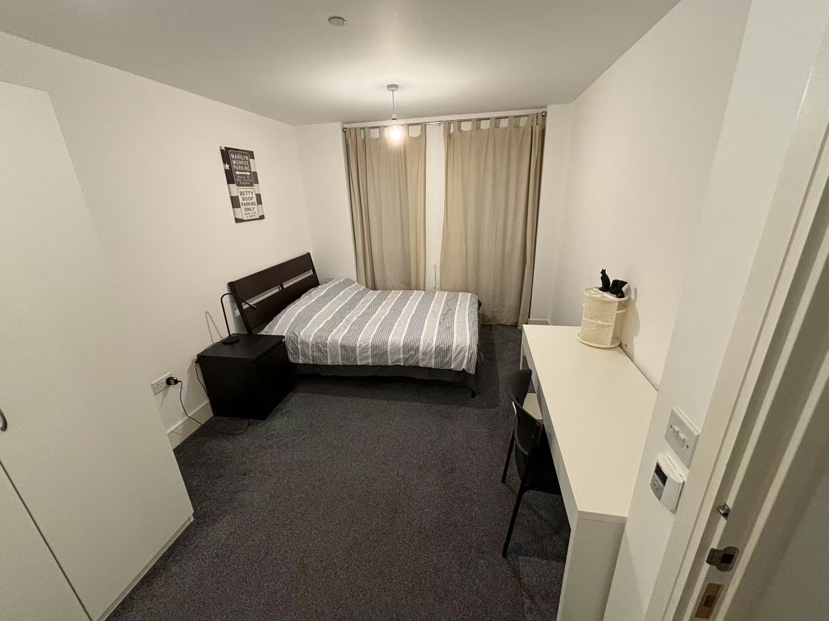 Flat Hannaford Walk in Greater London