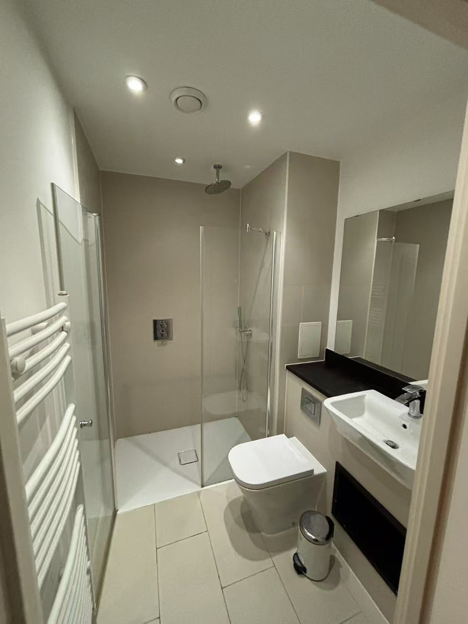 Flat Hannaford Walk in Greater London