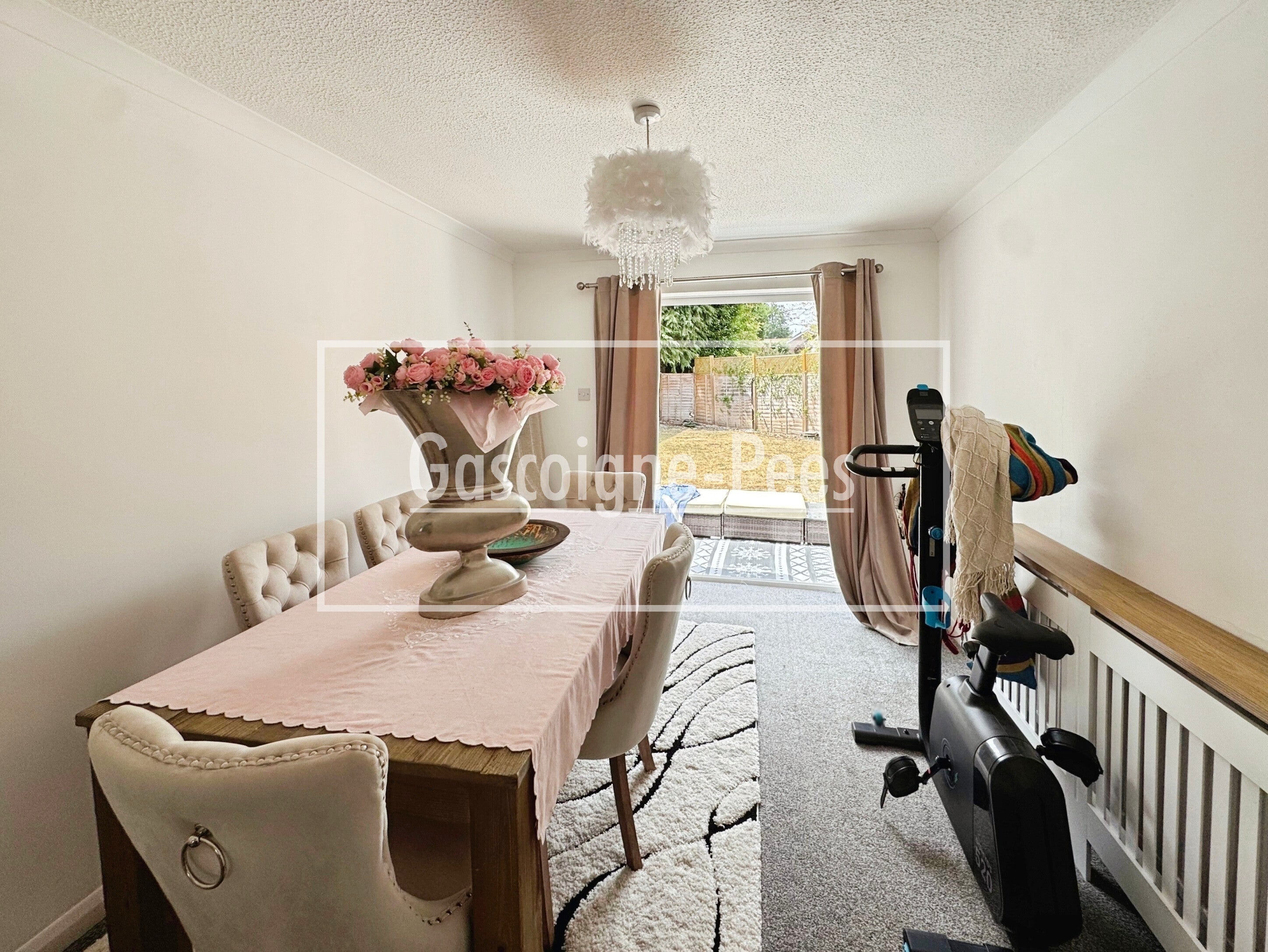 House Myrtle Close in Surrey Heath