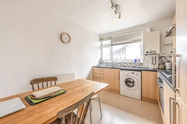 Flat Stuart Road in Greater London