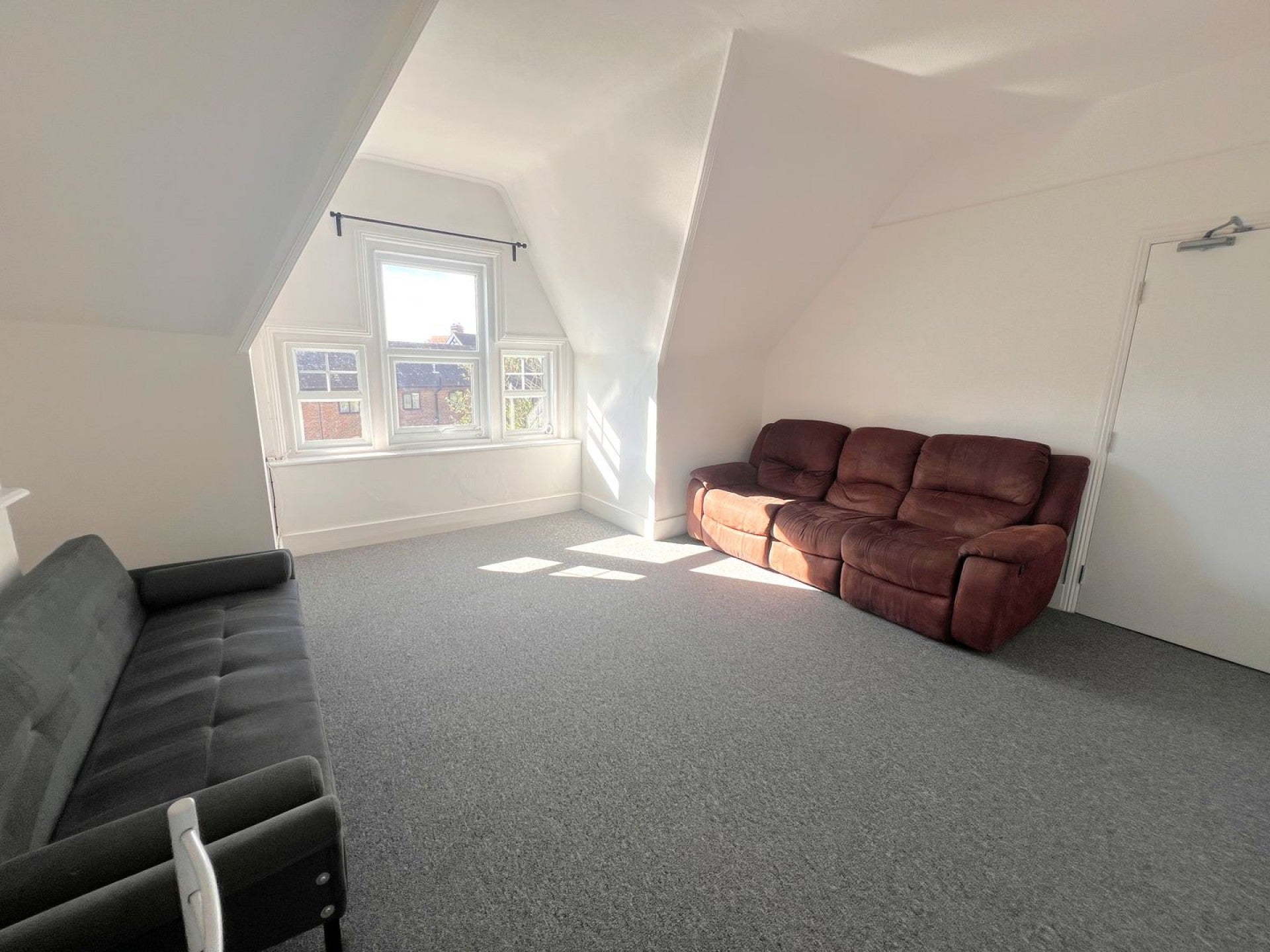 Flat Fairmount Road in Rother