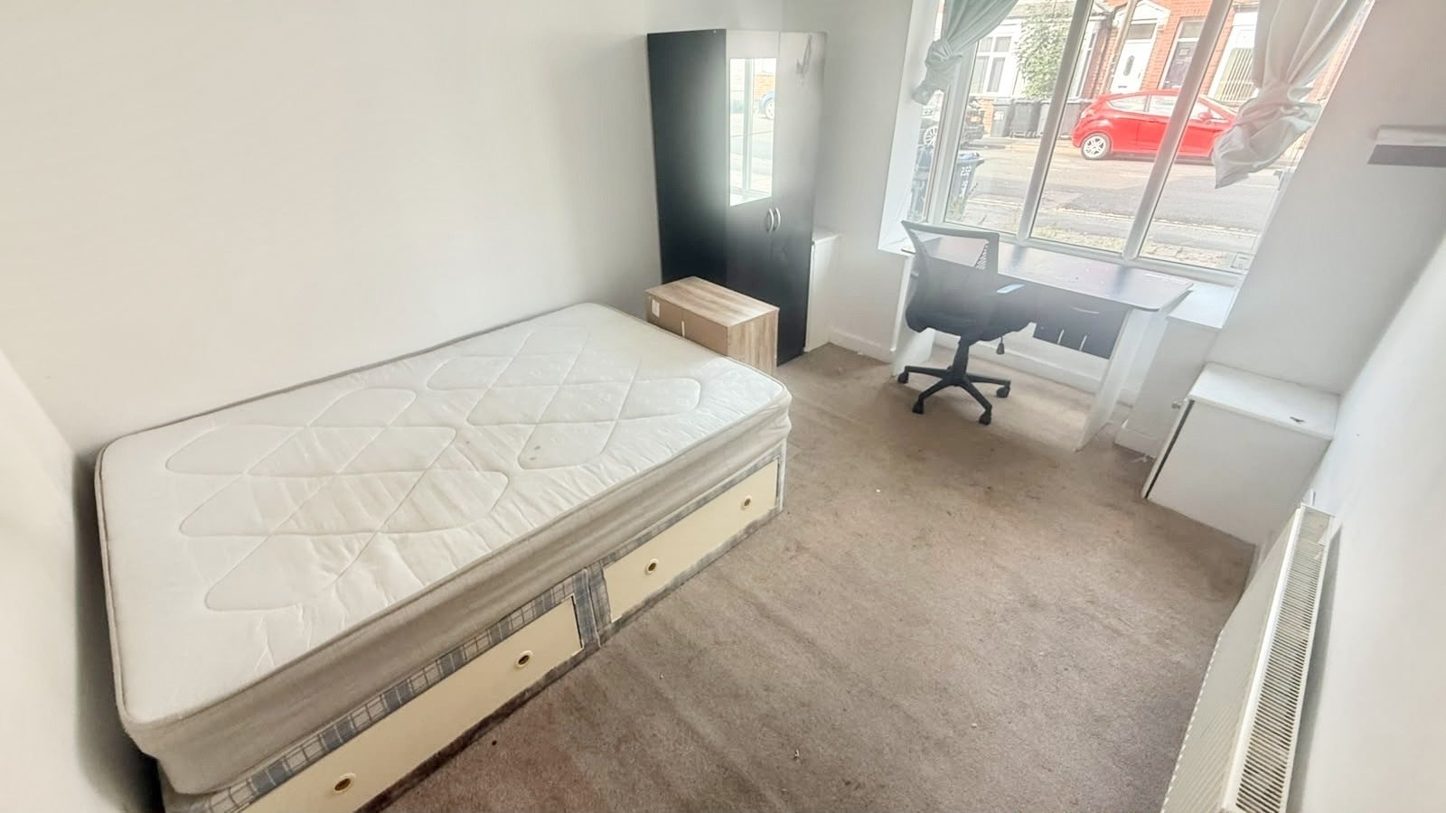 Room Heeley Road in Birmingham